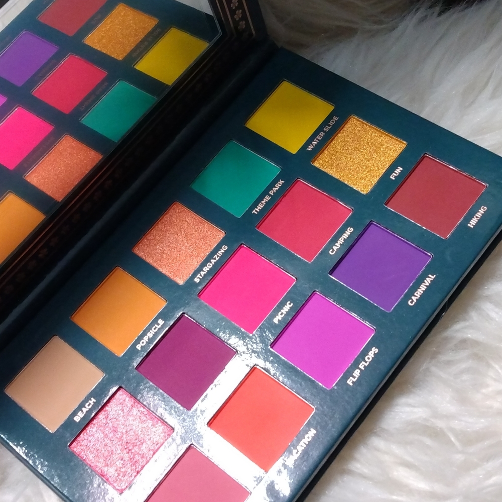 Ace beaute nostalgia eye shadow pallet brand new